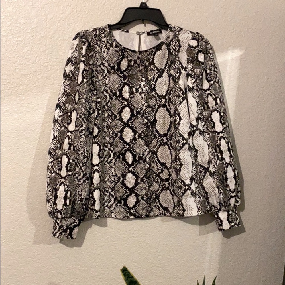 Snakeskin print puffed long sleeve